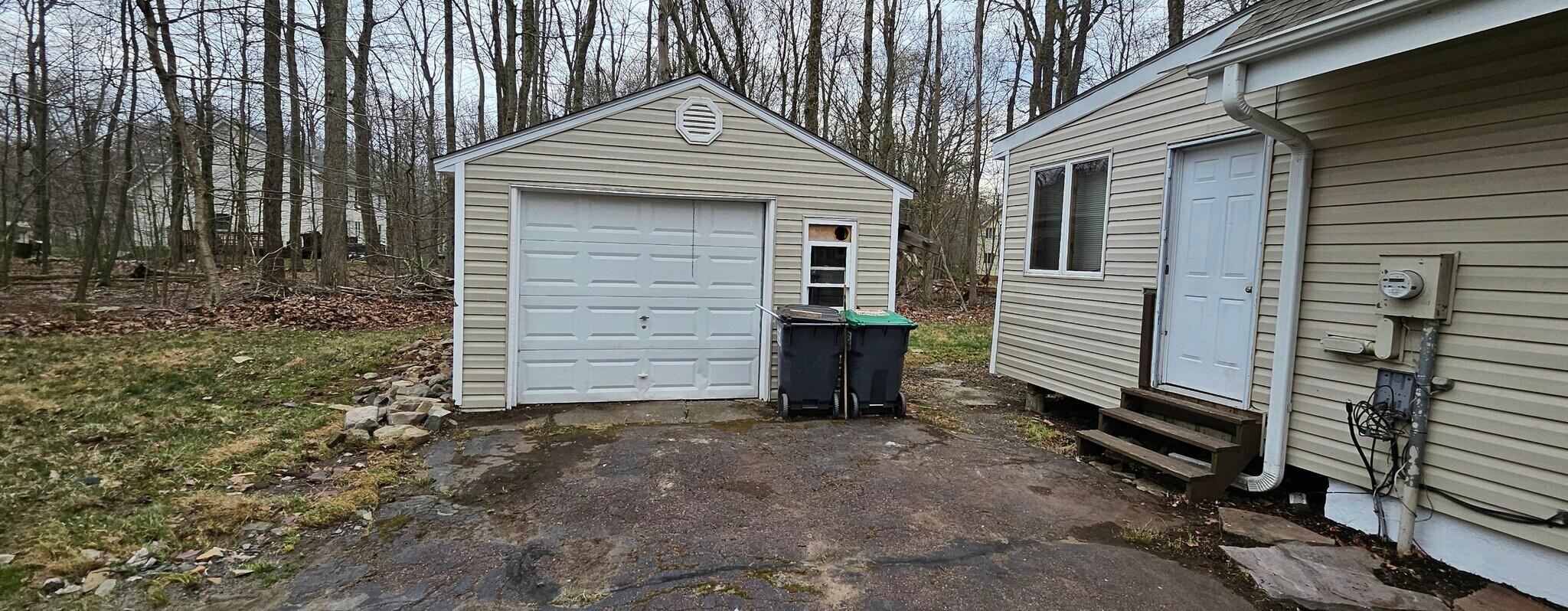 Garage - 1010 Eisenhower Way
