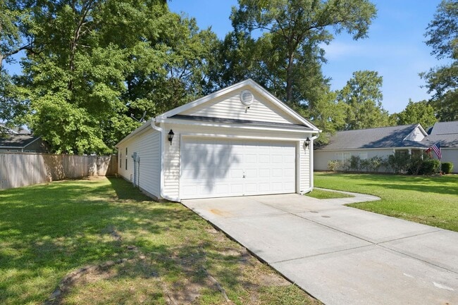 Building Photo - Comfortable 3BR Ranch with 2-Car Garage in Northwoods Pointe