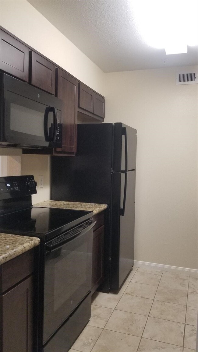 Building Photo - 8415 Hearth Dr