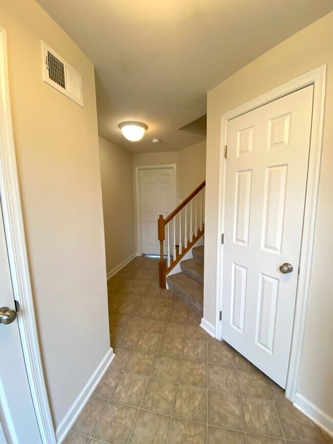 Building Photo - JUST REDUCED!!!!  3 Bedroom Townhome in Waynesboro!