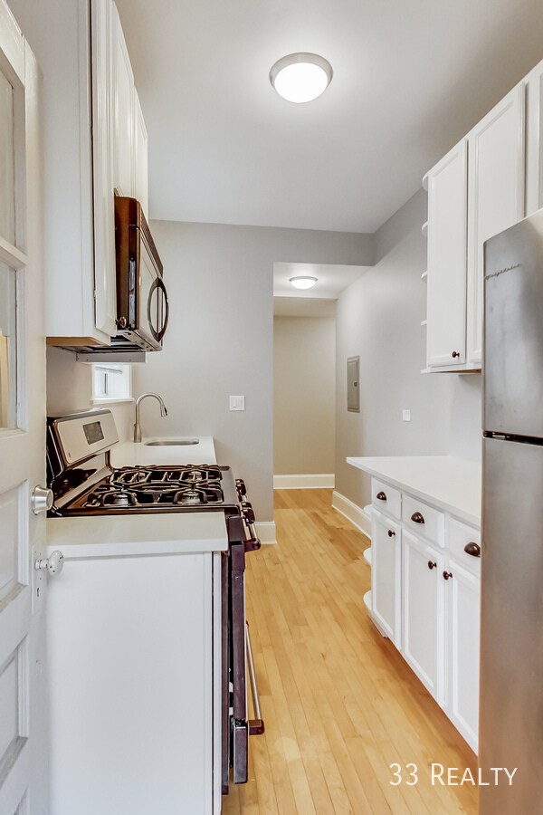 Building Photo - 948 Pleasant St