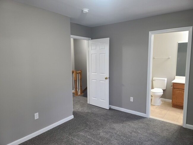 Building Photo - 3 bedroom,  2 1/2 bath town home in Waynesboro PA