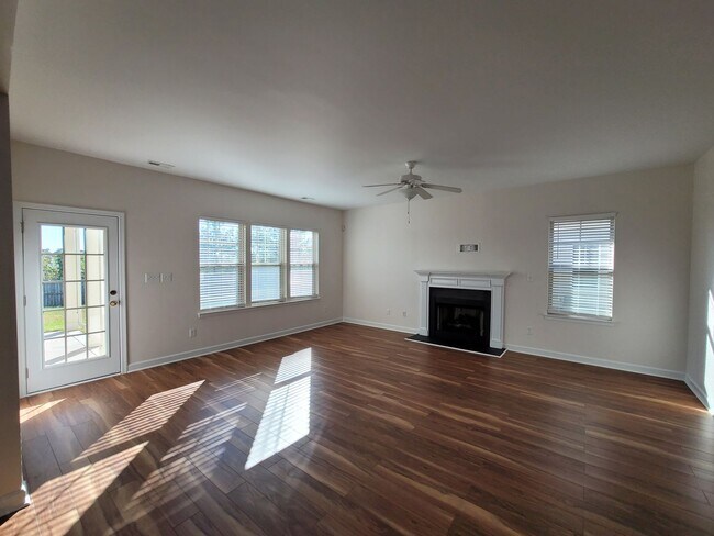 Building Photo - Immaculate 4 Bedroom, 3.5 Bath Home Located in Established Neighborhood. Minutes from Fort Bragg!