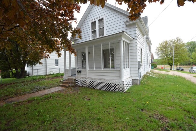 Primary Photo - Charming 2 bedroom with beautiful features!