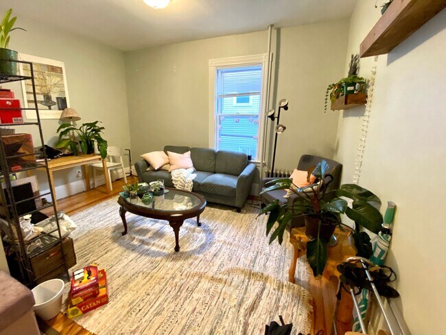 Building Photo - Mission Hill Modern 4bed / 2bath with laundry in unit- available September 2026