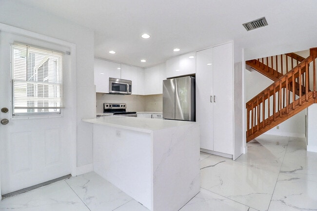 Building Photo - 9401 Aegean Dr