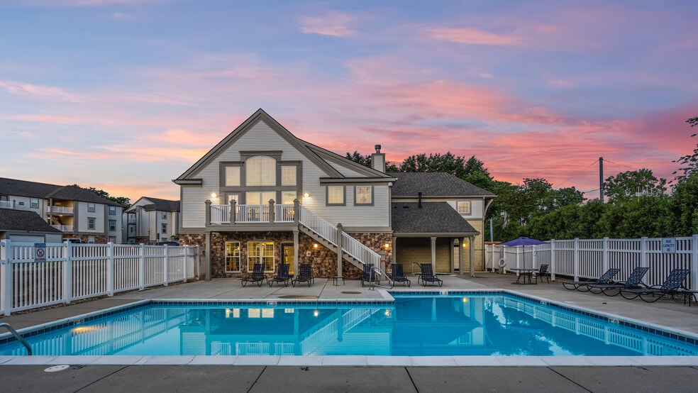 Sparkling Pool with Sundeck - Riverchase Apartments