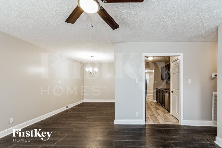 Building Photo - 1104 Raynor St