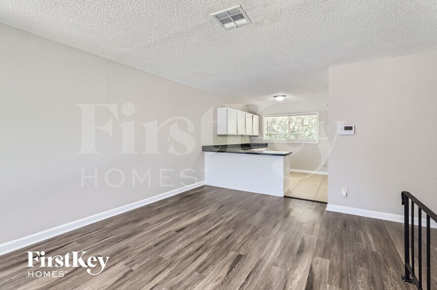 Building Photo - 917 Montclair Dr