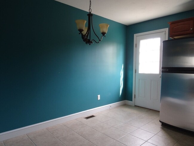 Building Photo - Modern 2Br-1.5Ba Townhouse in East Weymouth