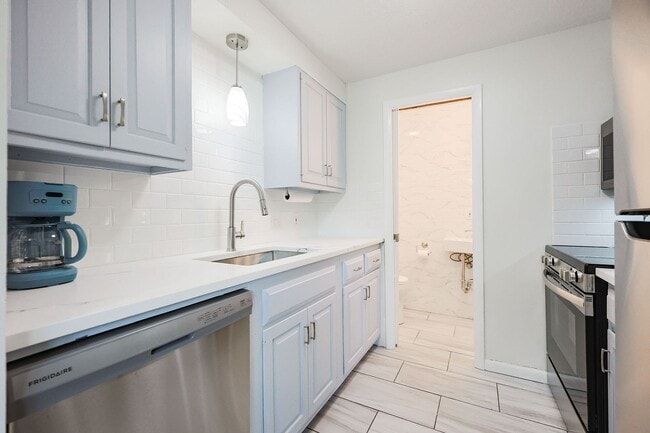 Building Photo - Newly Renovated Winter Rental at the Thorwald Condos