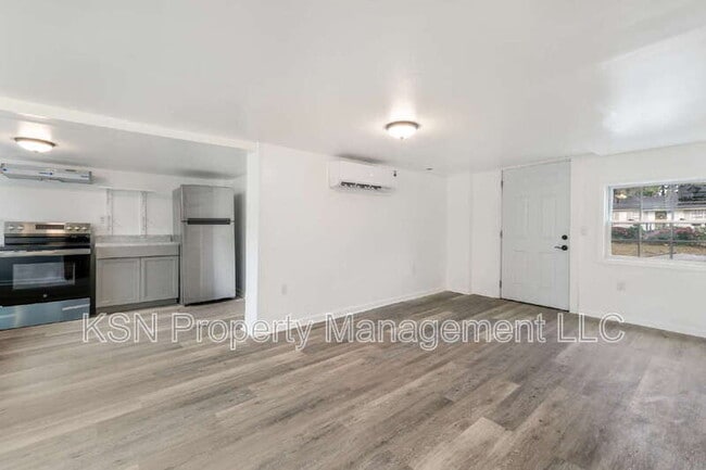 Building Photo - 2015 E 58th St