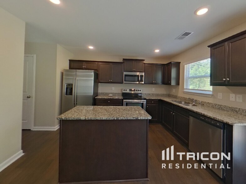 Building Photo - 260 Millen Dr
