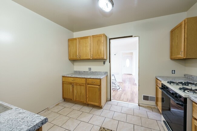 Building Photo - Two Bed One Bath Home in Battle Creek!