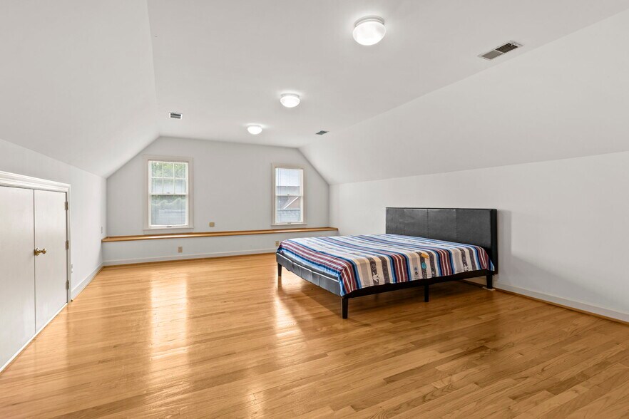 Building Photo - 325 Raleigh Ave