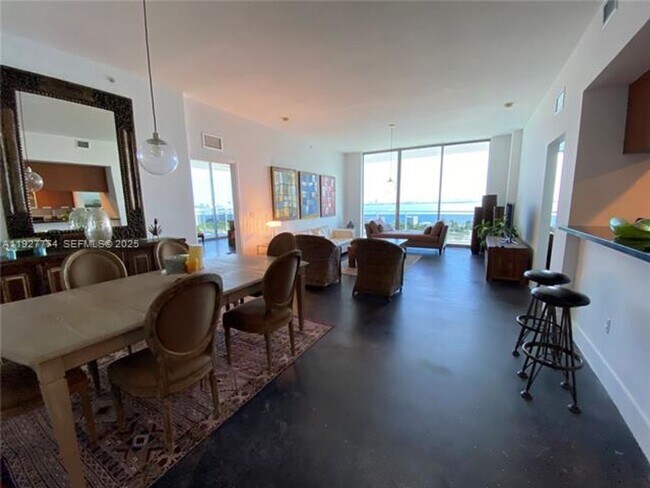 Building Photo - 7901 Hispanola Ave