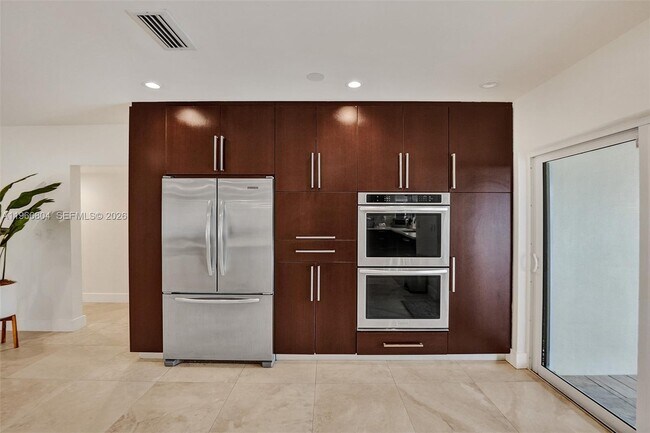 Building Photo - 1201 Washington St