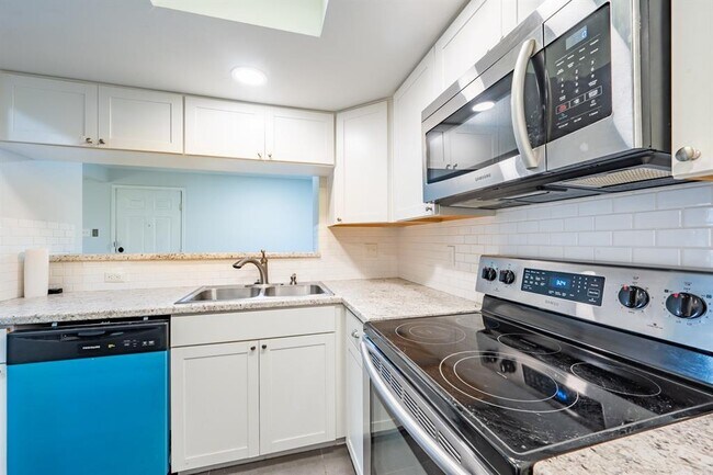 Building Photo - 8600 Fathom Cir