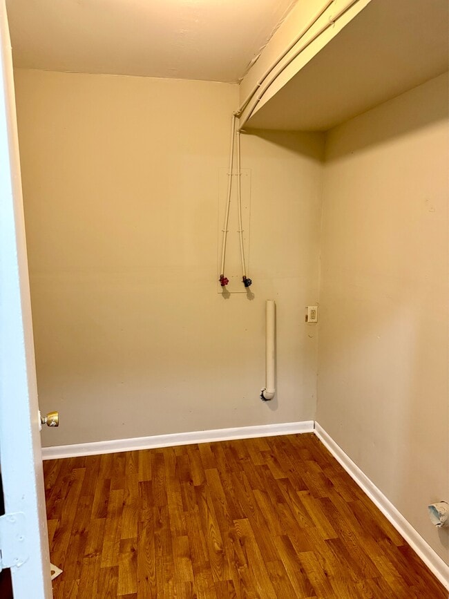 Building Photo - 930 Bickerstaff St