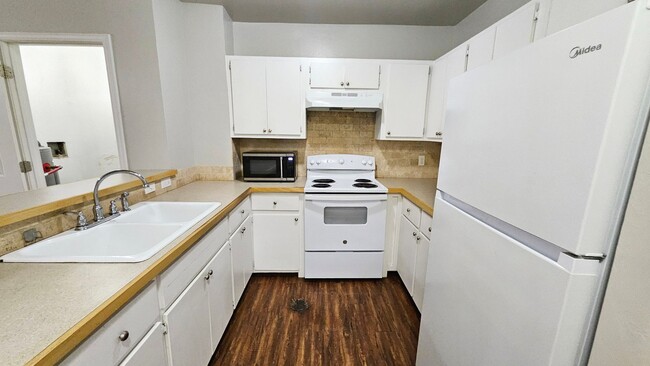 Building Photo - Cute One Bedroom Near Plaza!