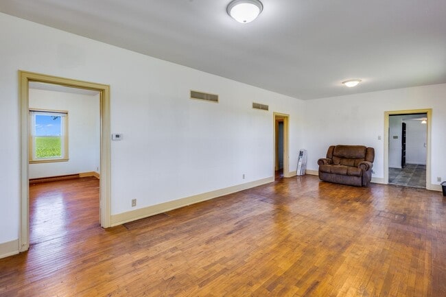 Building Photo - Charming 2 Bedroom, 1 Bathroom Rural Home for Rent