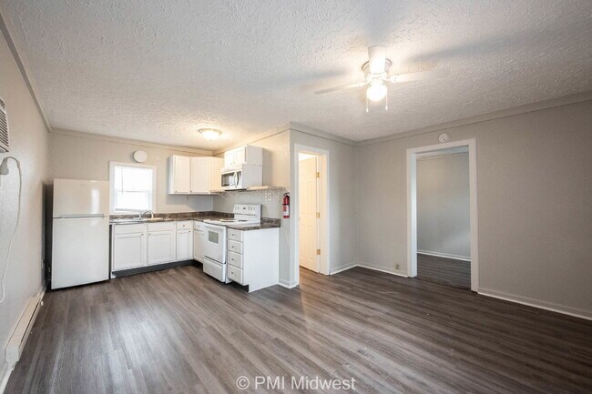 Building Photo - "Charming 1-Bedroom Retreat in Greenfield – Cozy 400 Sq Ft Haven!"