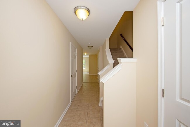 Building Photo - 421 Dogwood Dr