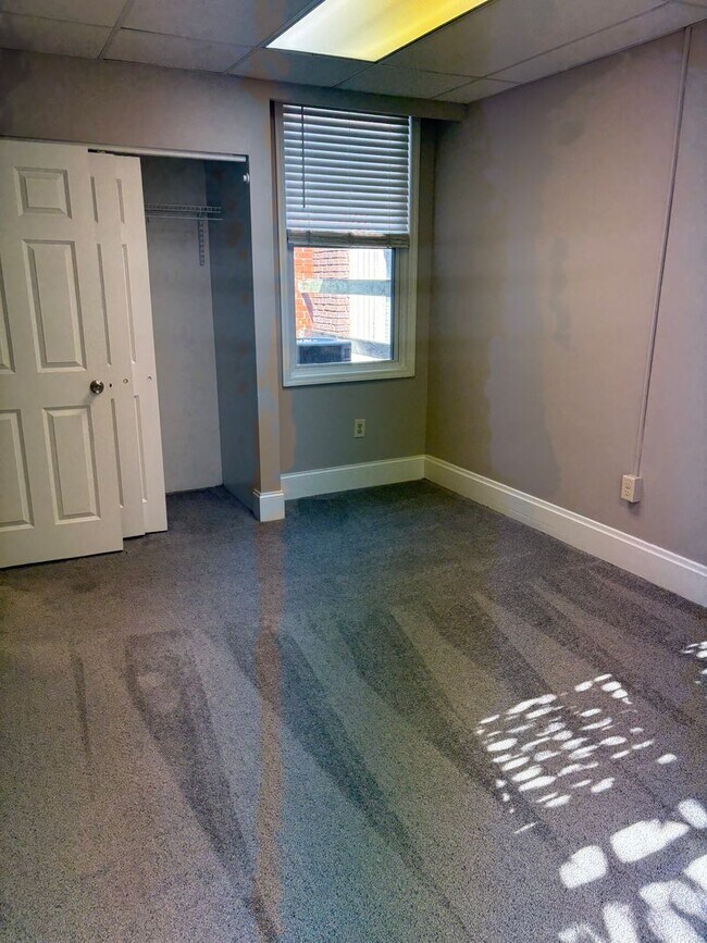 Building Photo - 1988 N High St