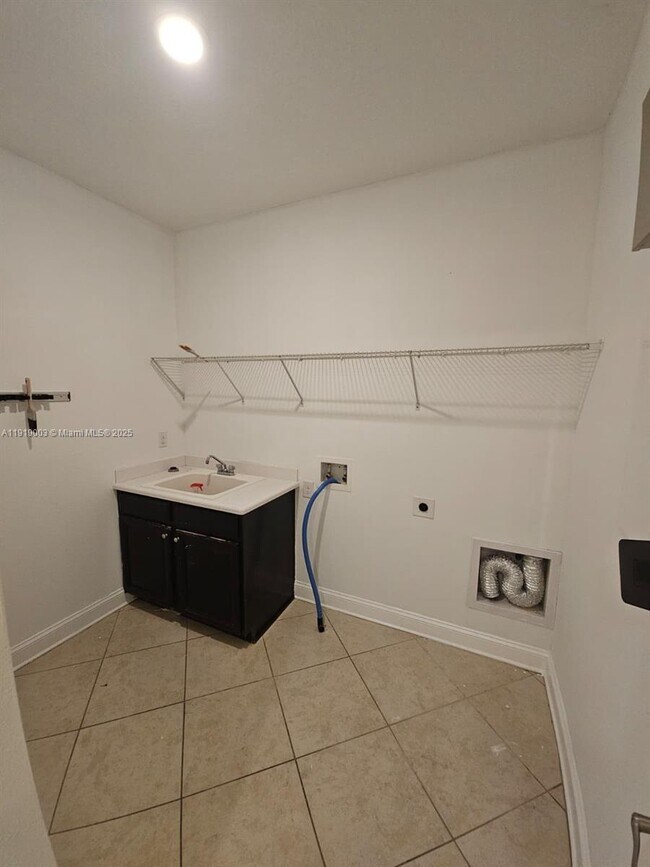 Building Photo - 174 Antilles Rd