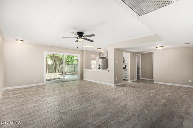 Building Photo - 600 E Bell De Mar Dr