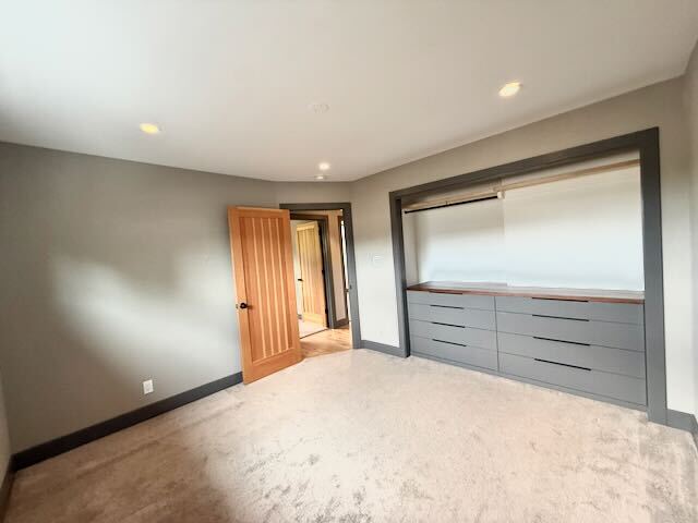 Building Photo - 2594 Roosevelt Ave