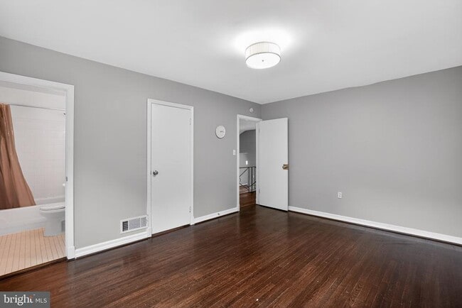 Building Photo - 9211 E Parkhill Dr