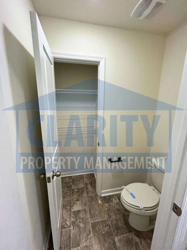 Building Photo - Beautiful 3 bedroom home in North Cleveland neighborhood!