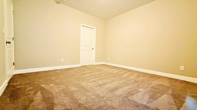 Building Photo - FANTASTIC 2019 4 Bed 3.5 Bath Ranch with over 3,000 finished SqFt in the Castlewood Neighborhood ...