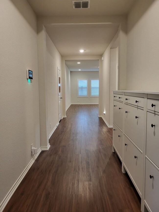 Building Photo - Ready for Move-In