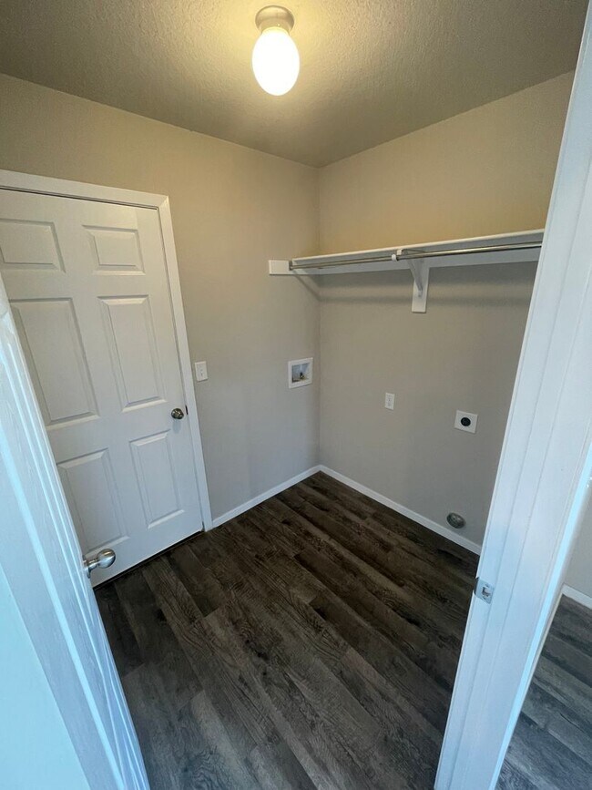 Building Photo - 3 bedroom 2 bath home for rent in Elkins