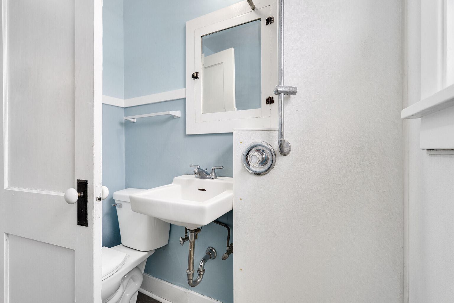 Building Photo - 304 Losey Blvd S