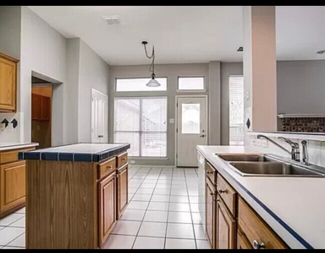 Building Photo - 8401 Greenfield Dr