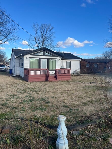 Building Photo - 108 Circle Dr