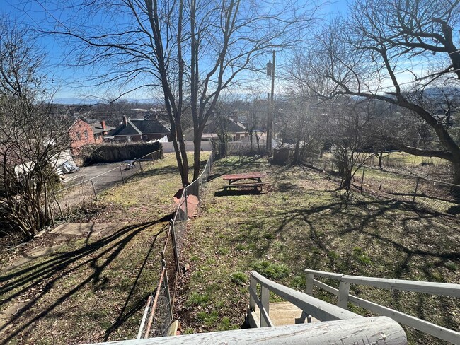 Building Photo - Classic Brick bungalow in the Heart of Bristol Virginia. Property has been freshly painted and is...