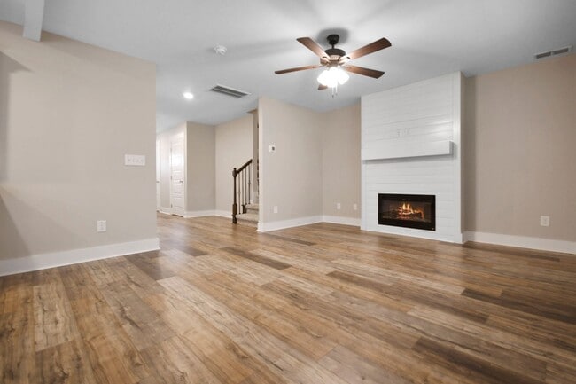 Building Photo - Pet Friendly Four Bedroom!