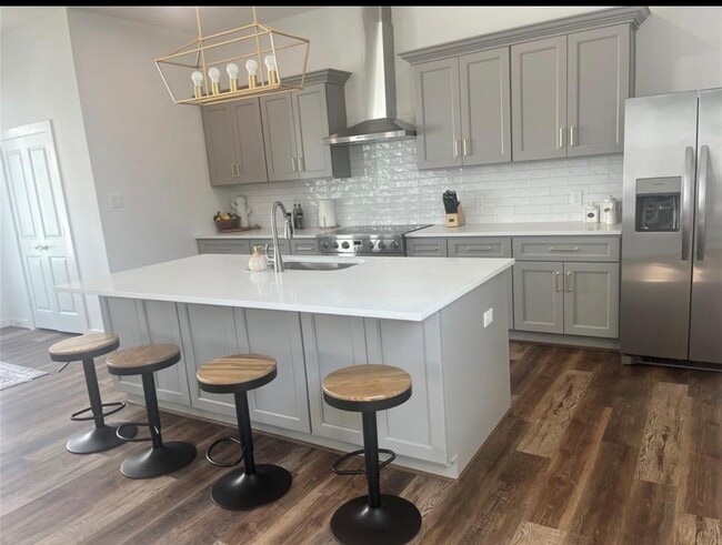 Building Photo - 207 Edgewood St