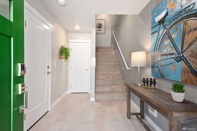 Building Photo - Beautiful recently built 3 bedroom 2.5 bathroom townhome in Lake Stevens!!