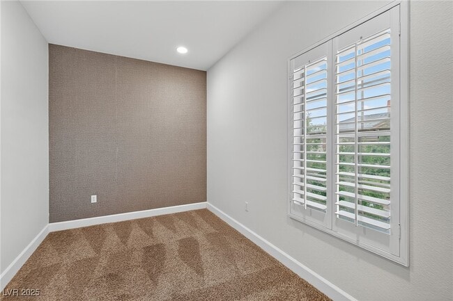 Building Photo - 133 Coronation Ave