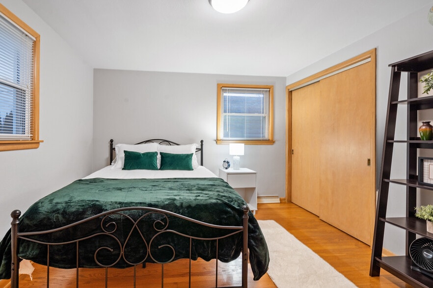 Building Photo - 1816 Gross Ave