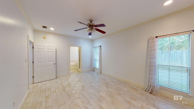 Building Photo - 6052 Magnolia Pl E