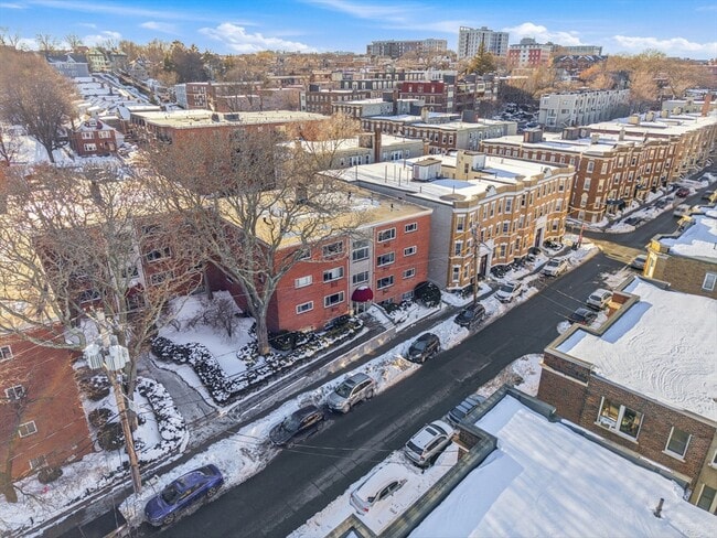 Building Photo - 239 Kelton St
