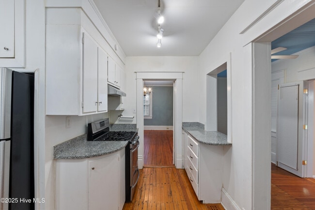 Building Photo - 160 N Rdg St
