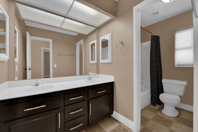 Building Photo - Beautiful 4 bed/ 3 bath POOL Home For Rent