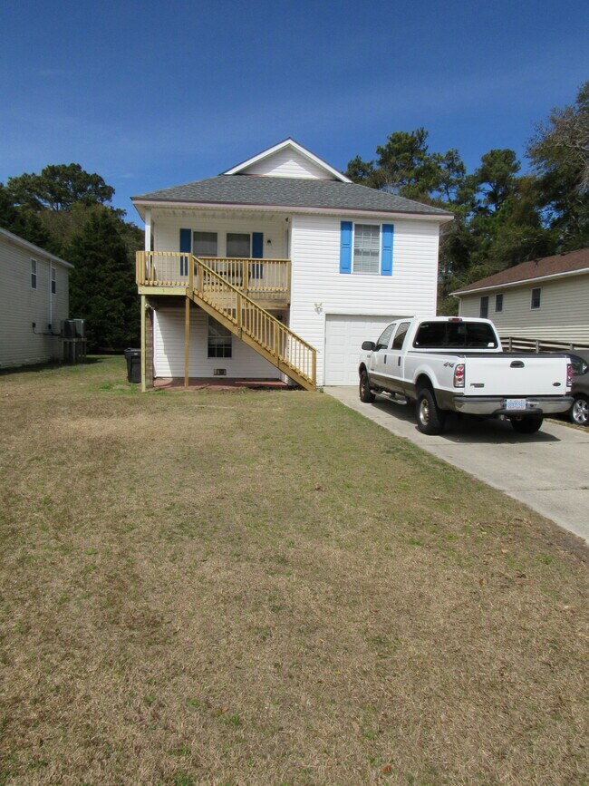 Building Photo - 142 Roanoke Dr